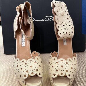 Oscar De La Renta Beige Cream White Leather Patterned Strap Chunky Heels Shoe